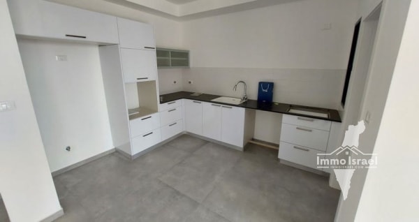 4-Room Apartment for Rent on Arvei Nahal Street, Givatayim