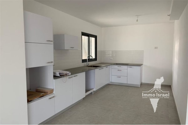 4-Room Apartment for Sale on 14 Mahal Street, Tel Aviv