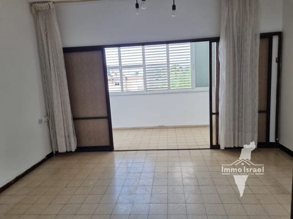 2.5-Room Apartment for Rent on Yoav Street, Haifa