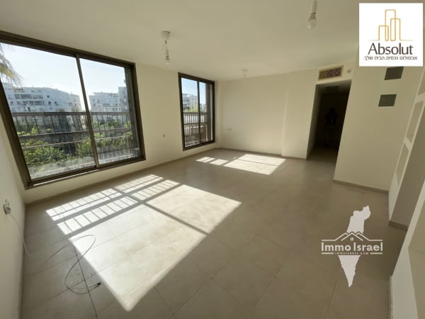 4.5-Room Apartment on Beit Tsuri Street 14, Ramat Aviv Gimel, Tel Aviv