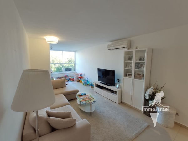 4-Room Apartment for Sale on Ben Yosef Street, Ramat Aviv Gimel, Tel Aviv