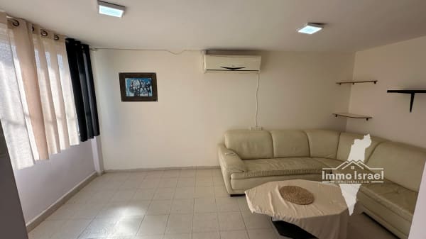 3-Room Apartment on the Second Floor, Hey Neighborhood, Be'er Sheva