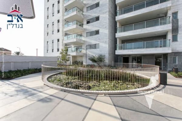 New 4-Room Apartment from Contractor for Sale on Ha-Melekh Amatsyahu Street, Haifa