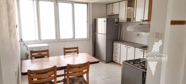 Partially Renovated 3-Room Apartment for Sale on Uziya HaMelech Street, Be'er Sheva