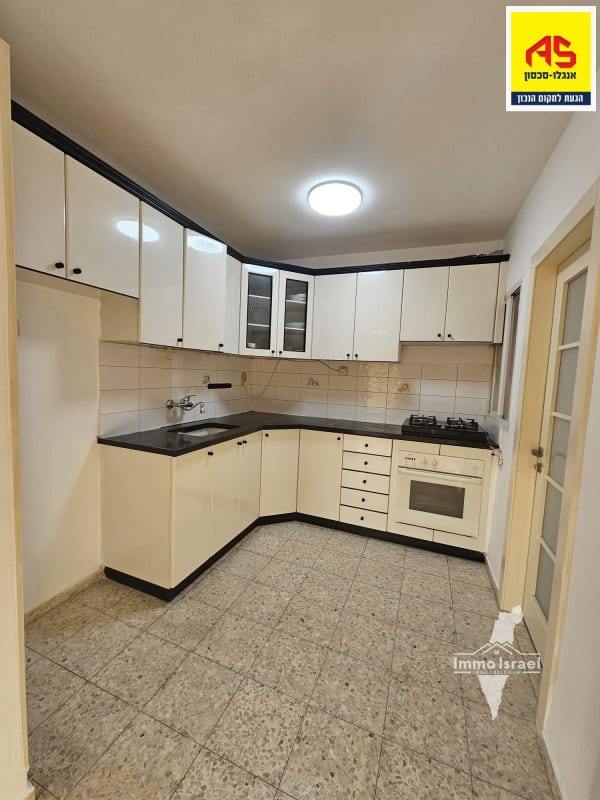 3-Room Apartment for Sale on HaTsofim Street, Ashkelon