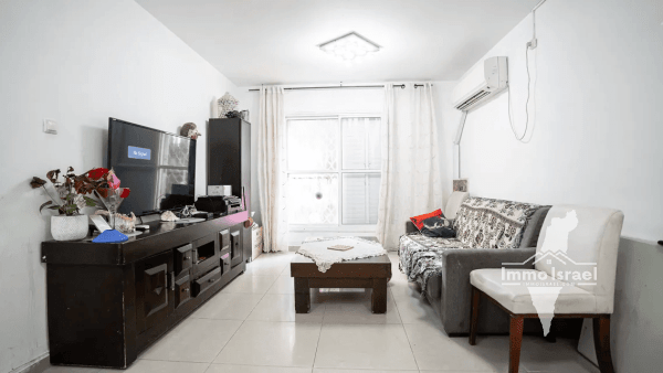 3.5-Room Apartment for Sale in Rova 8 Neighborhood, Ashdod