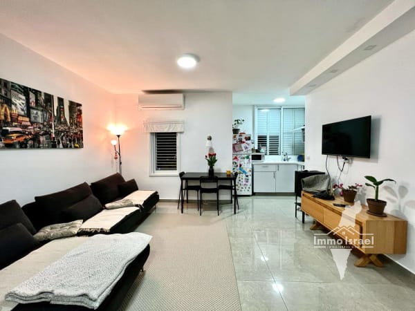 Apartment Divided into 2 Separate Units, 3 and 2 Rooms for Sale at 2 Geva Street, Netanya