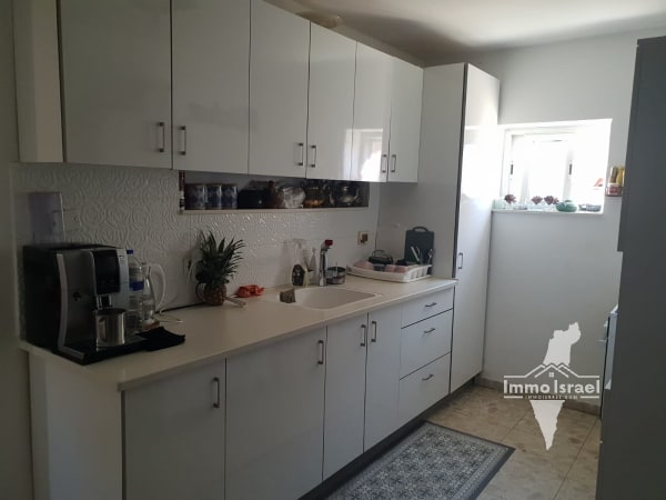 4-Room Residential Unit for Rent in Shapira Neighborhood, Ofakim