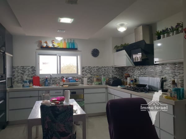 10-Room House for Sale in HaRif Neighborhood, Ofakim