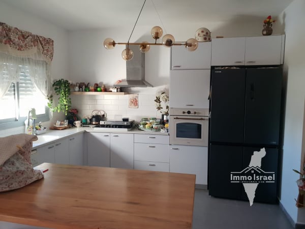 Mini penthouse de 5 pièces à vendre sur la rue HaShita, Ofakim