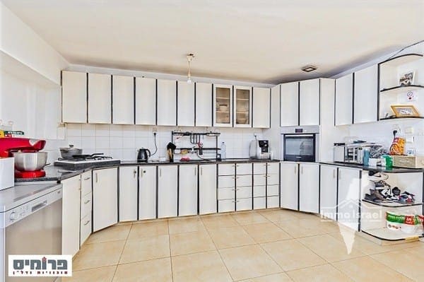 דירת 4.5 חדרים למכירה ברחוב דהומיי, ירושלים