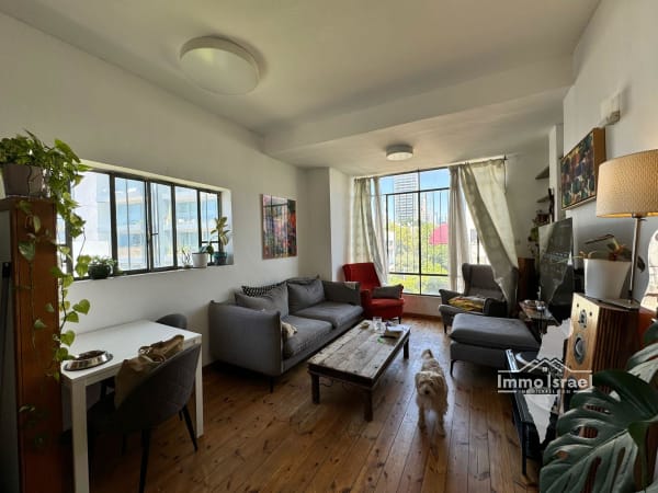 Awesome 3-Room Apartment on the Sought-After Vormaiza Street, Tel Aviv