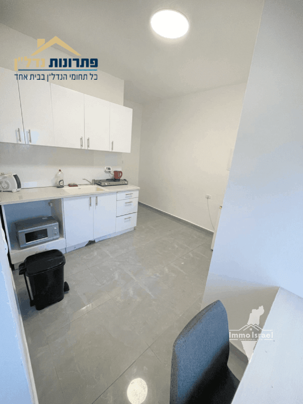 Appartement boutique de 2 pièces bien conservé à louer sur la rue Yad LaBanim, Haifa