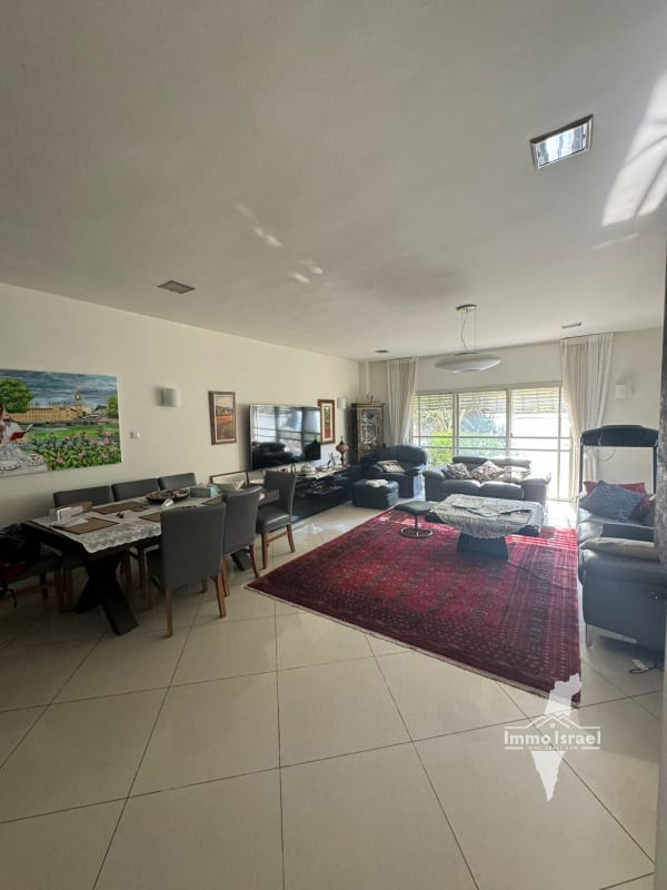 7-Room Semi-Detached House for Sale in Ramat Khen Neighborhood, Ramat Gan