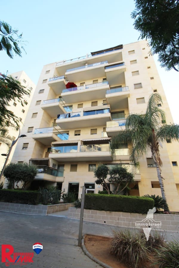 5-Room Apartment for Sale at 13 Ehud Manor Street, Holon