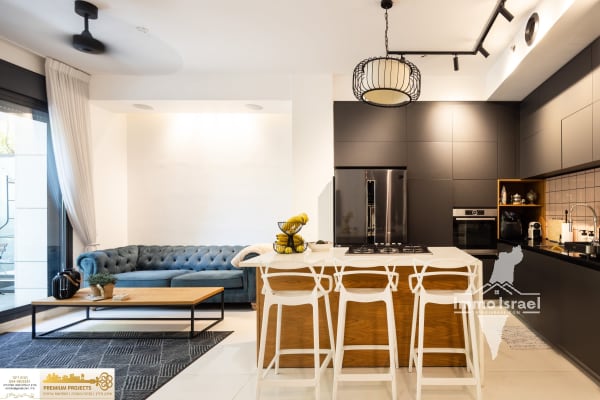 Luxurious 4-Room Garden Apartment for Sale at 76 HaHashmonaim Street, Tel Aviv-Yafo