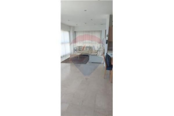 Appartement de 3 pièces à louer sur la rue Ha-Shunit, Herzliya