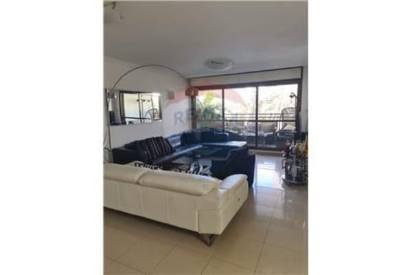 Appartement de 5 pièces à vendre sur la rue Uri Tsvi Grinberg, Tel Aviv-Yafo