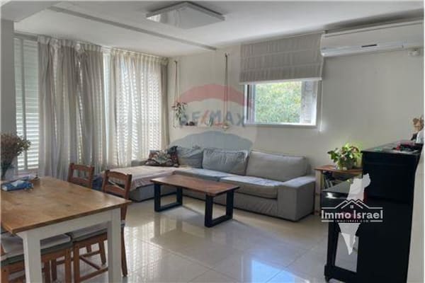 4.5-Room Duplex for Rent at Ari'el Street, Tel Aviv-Yafo