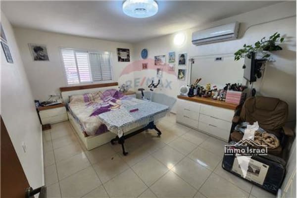 5-Room Penthouse Apartment for Sale at Bo'az Street, Tel Aviv-Yafo