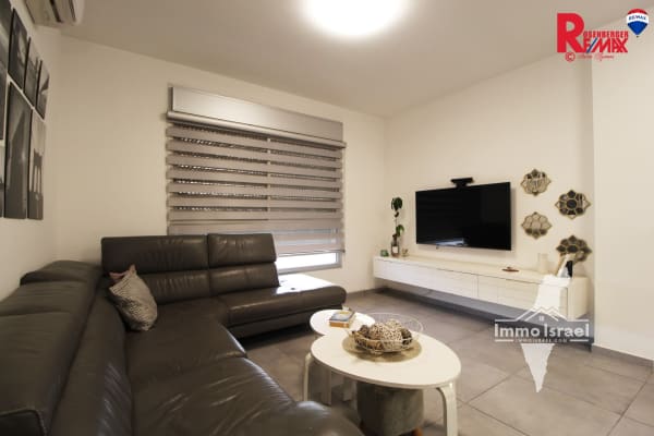 5-Room Rooftop Duplex for Sale on Saadia Gaon Street, Holon