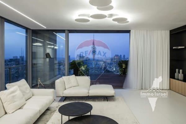 4-Room Penthouse for Sale on Aluf Kalman Magen Street, Tel Aviv-Yafo