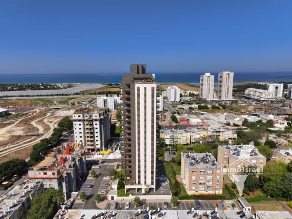 5-Room Apartment for Sale on Ha-Kalaniyot Street, Tirat Carmel