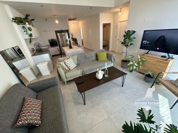 4-Room Apartment for Sale on Nahalat Binyamin Street, Tel Aviv-Yafo