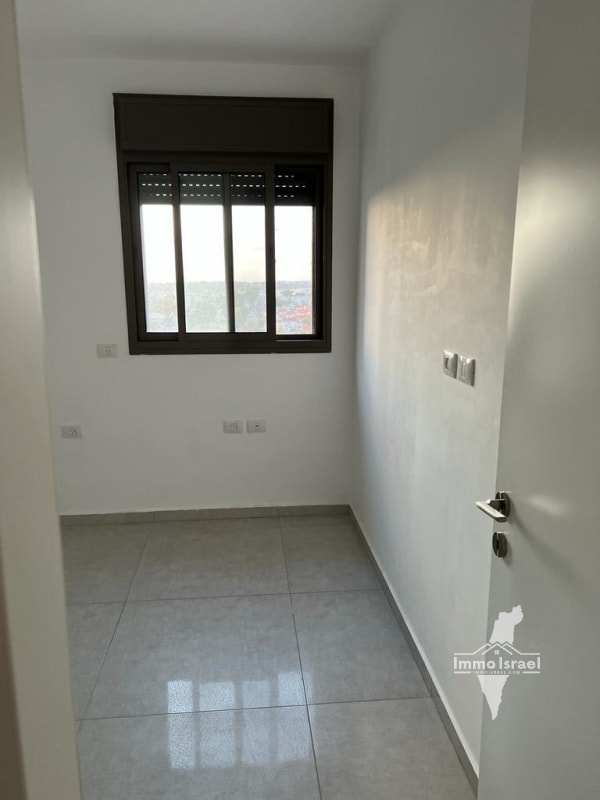 5-room apartment for sale on Ha-Shikmim Street 4, Or Akiva
