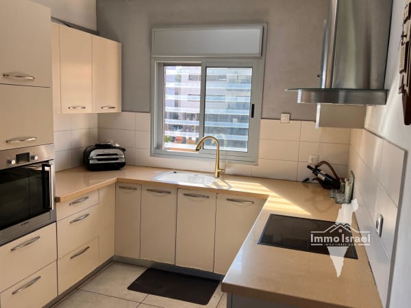4-room apartment for sale on HaTurmos Street, Rishon LeTsiyon