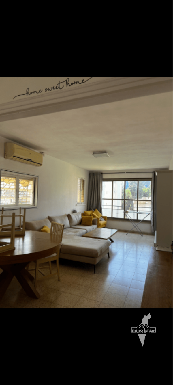 Looking for a roommate for a 3-room apartment for rent in Rishon LeZion