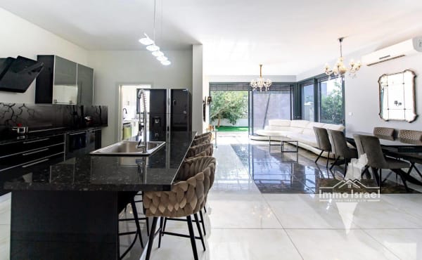 8-room cottage for sale on Elimelech Tsamir Street, Rishon LeZion