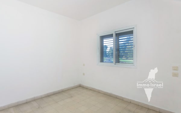 3.5-Room Apartment For Sale On HaRav Kosovsky Street, Tel Aviv