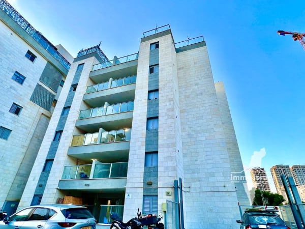 Квартира с 4 комнатами на продажу на улице Йегуда ха-Наси 29, Нетания