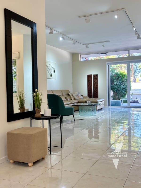 7-Room Villa For Sale On HaMeyasdim Street, Kfar Yona