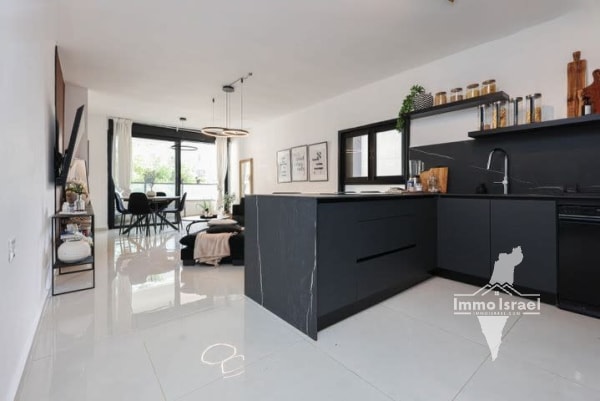 5-Room Apartment For Sale On Maccabi Street, Ra'anana