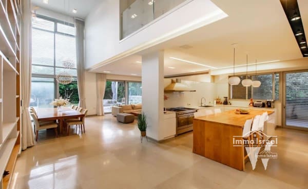 Дом с 8 комнатами на продажу на улице Ха-Ракефет, Петах-Тиква