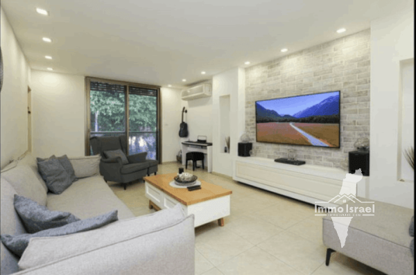 6-Room Rooftop Duplex For Sale On Alexander Zeid Street, Tel Aviv