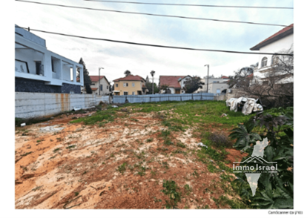 Земельный участок полдунама на продажу в Ришон Лецион с разрешением на строительство
