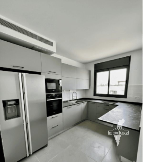 דירת 5 חדרים למכירה ברחוב רמב"ם, רעננה