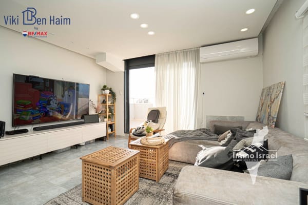 מיני פנטהאוז 3.5 חדרים למכירה ברחוב גולדה מאיר, נתניה