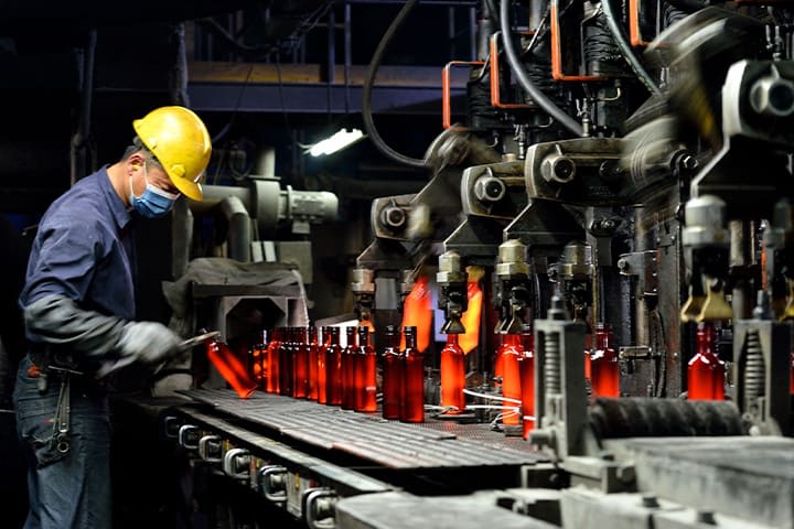 Hwahsia Glass bottle manufacturing - Taiwan-based glass bottle supplier for cosmetics and beverages