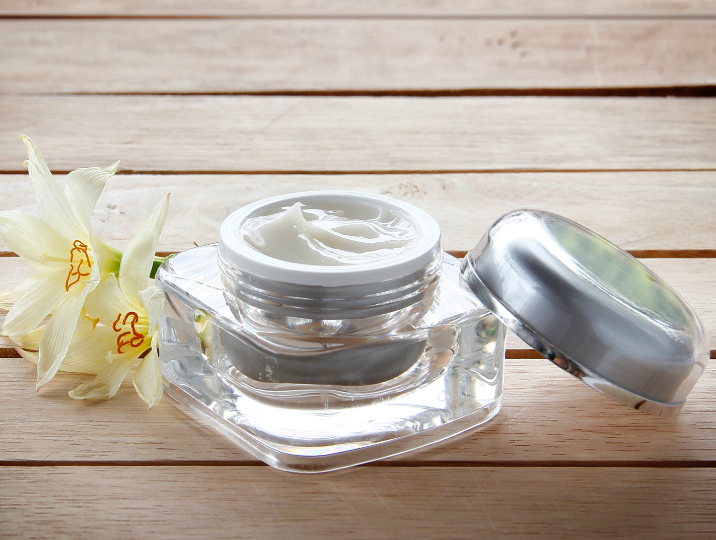 Eco-Friendly Refillable Packaging Solutions