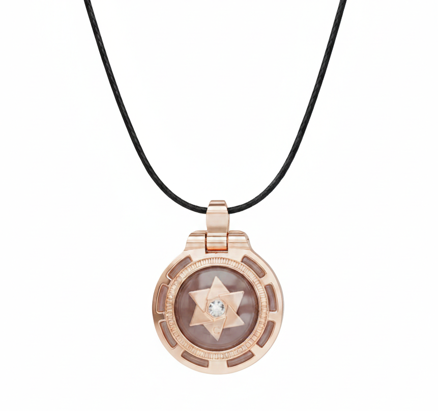 Choebe Group Spinning Star Compact Necklace