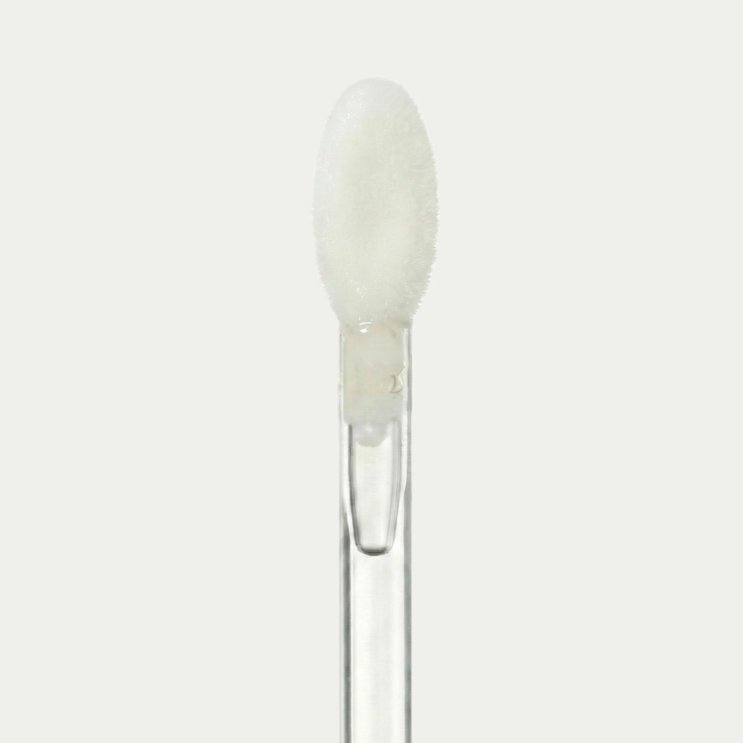 Paddle doe-foot applicator with wide flattened oval tip