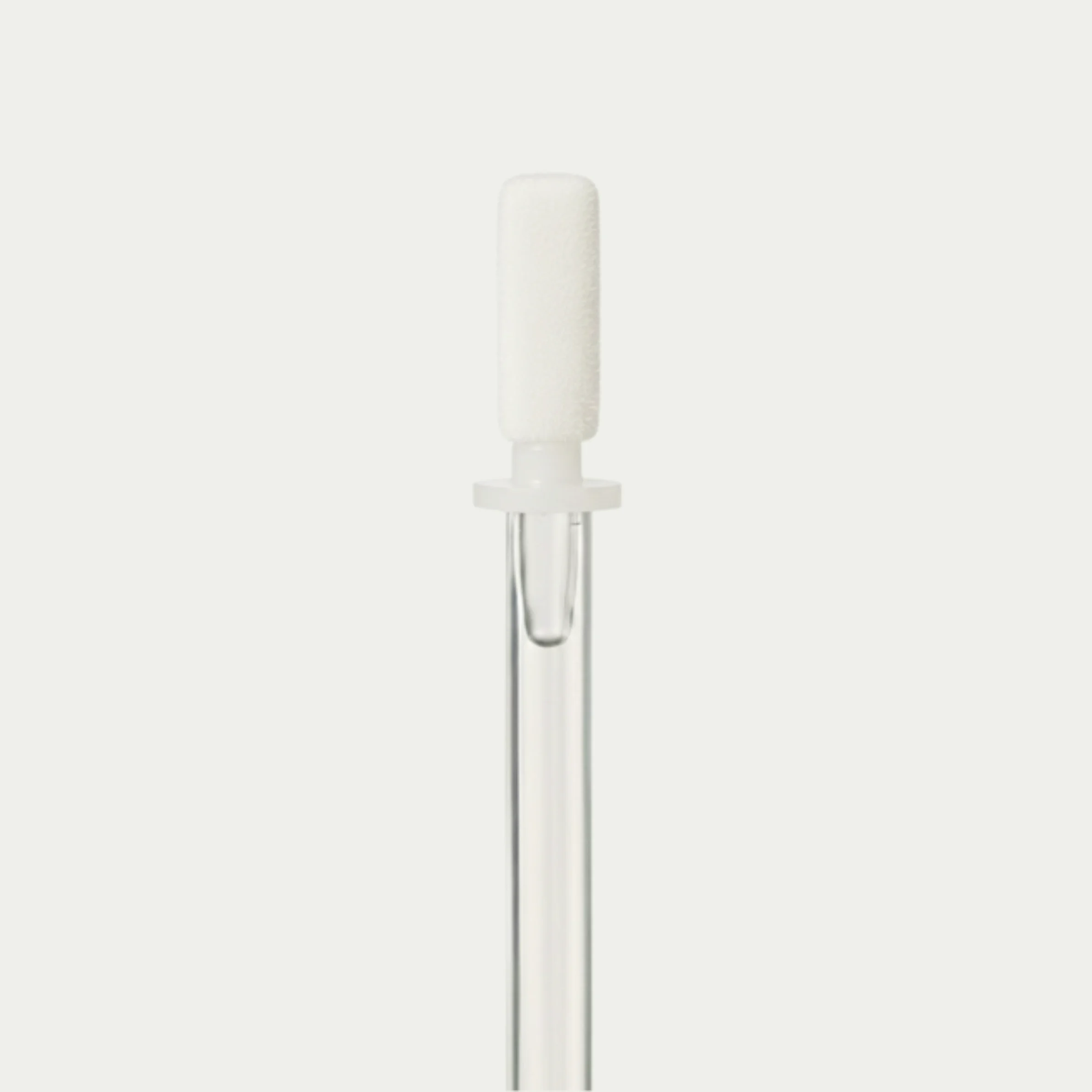 Straight doe-foot applicator with linear profile and cornered edges