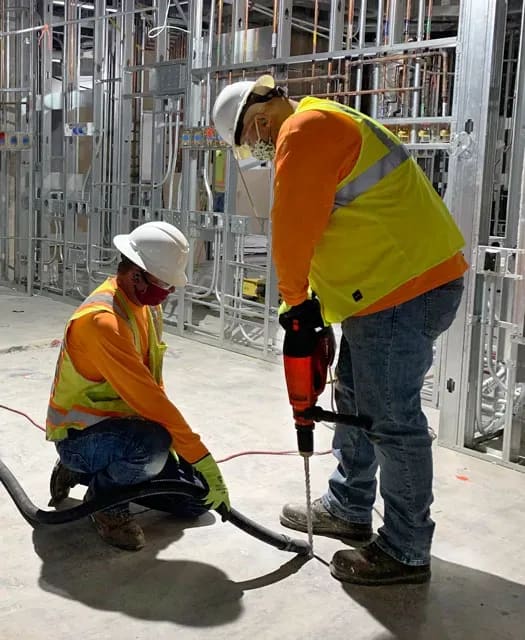 Two URETEK close at work