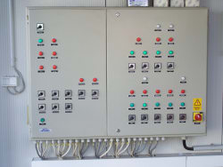 Refrigeration control cabinet