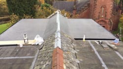 Flat rubber roofs on the dormer
