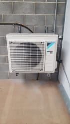 Daikin R32 serve room install